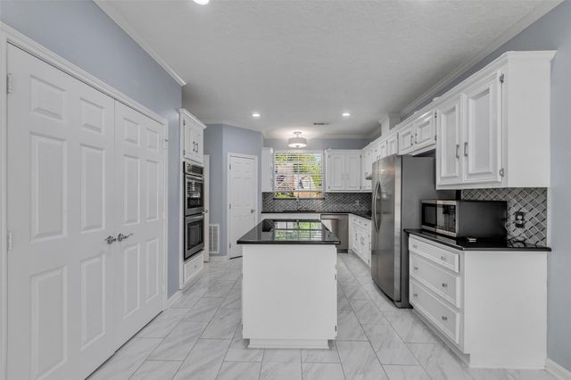 454 Stephen F Austin Drive, Conroe, TX 77302