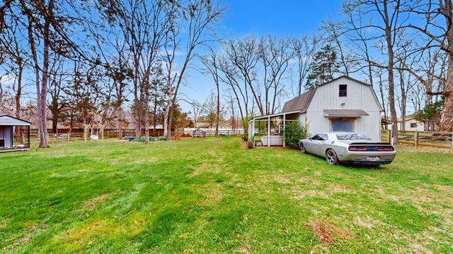 1515 Smith Dr, Lebanon, TN 37087