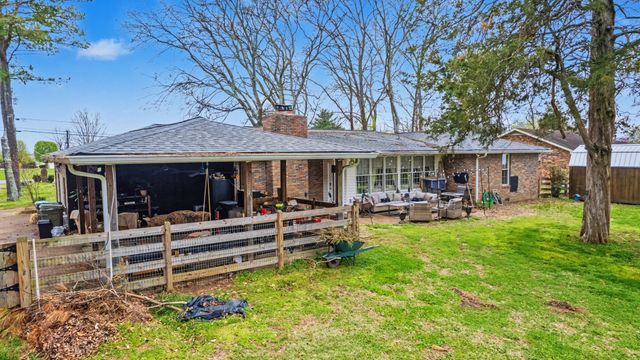 1515 Smith Dr, Lebanon, TN 37087