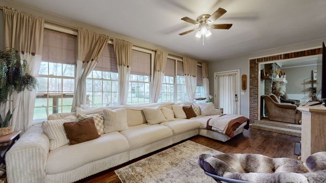 1515 Smith Dr, Lebanon, TN 37087