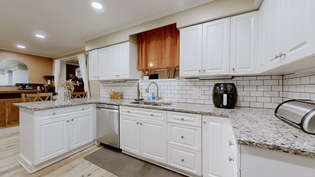 1515 Smith Dr, Lebanon, TN 37087