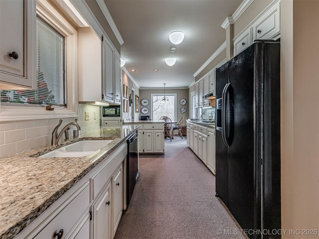 1201 Dogwood Court, Bartlesville, OK 74006