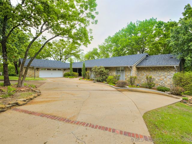 1201 Dogwood Court, Bartlesville, OK 74006