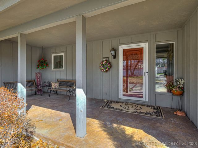 1201 Dogwood Court, Bartlesville, OK 74006