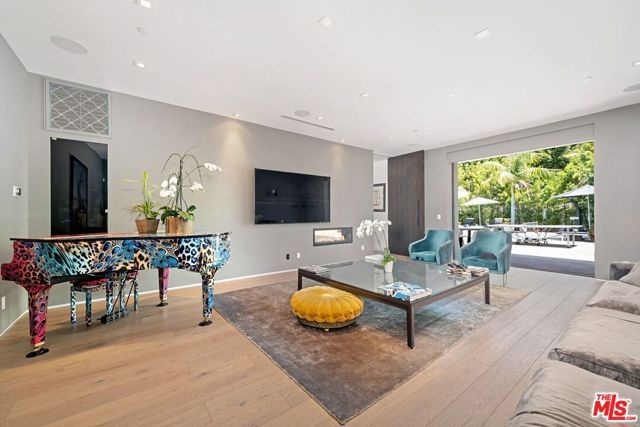 9570 Sunset Boulevard, Beverly Hills, CA 90210