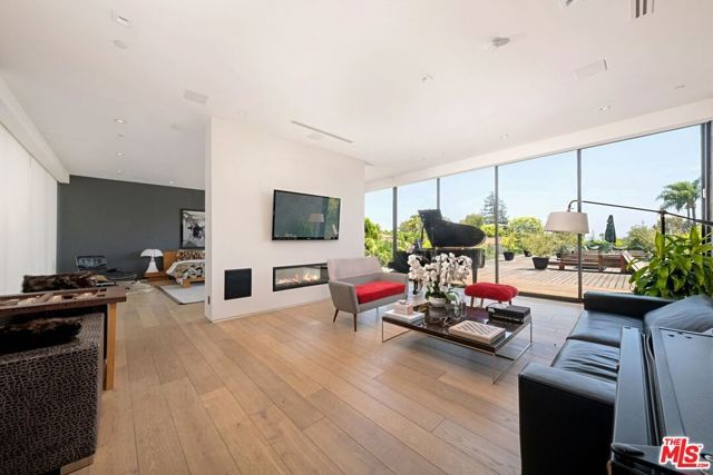 9570 Sunset Boulevard, Beverly Hills, CA 90210