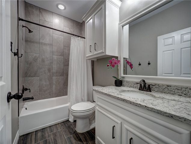 1422 Sansa St, Corpus Christi, TX 78415