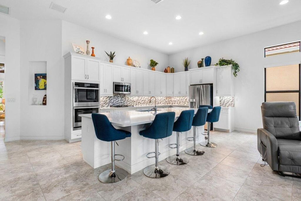 Image 12 of property listing at 9088 Leon Circle E, Parkland, FL 33076