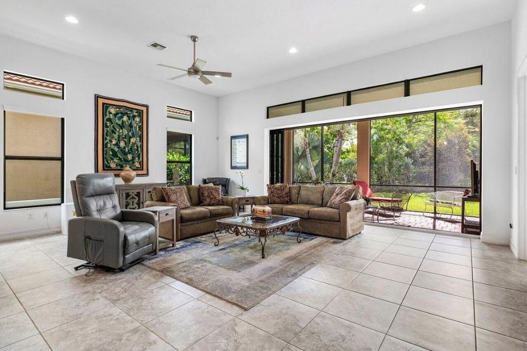 Image 14 of property listing at 9088 Leon Circle E, Parkland, FL 33076