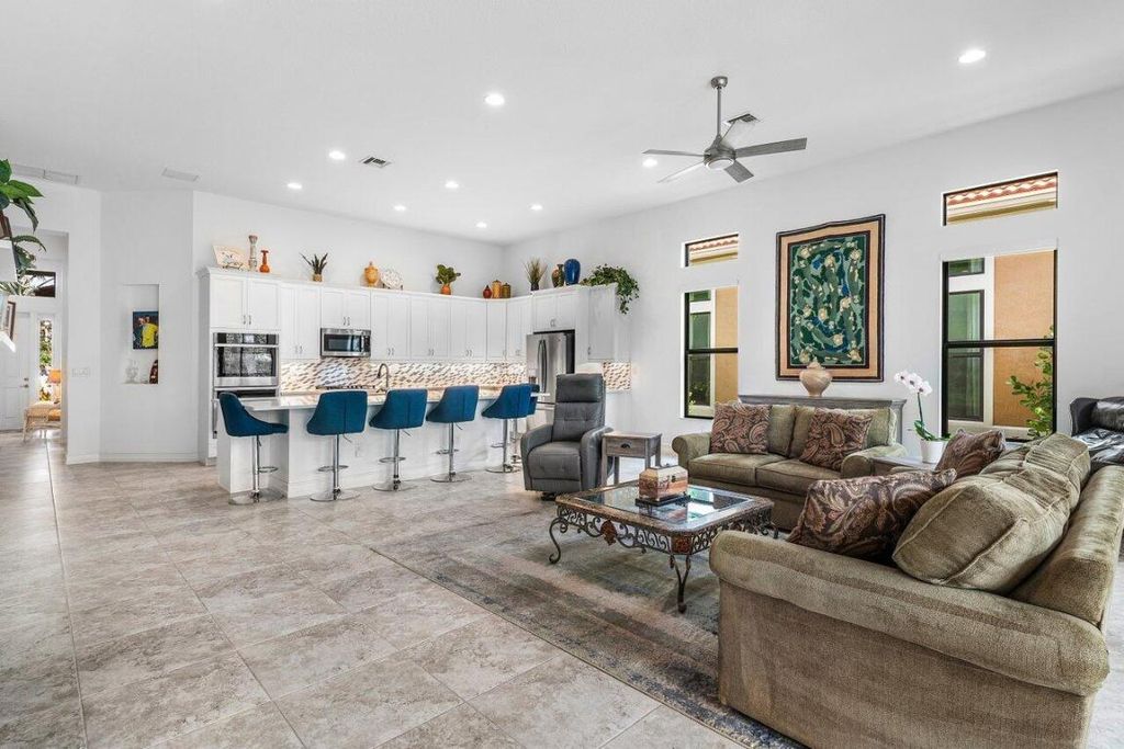 Image 15 of property listing at 9088 Leon Circle E, Parkland, FL 33076