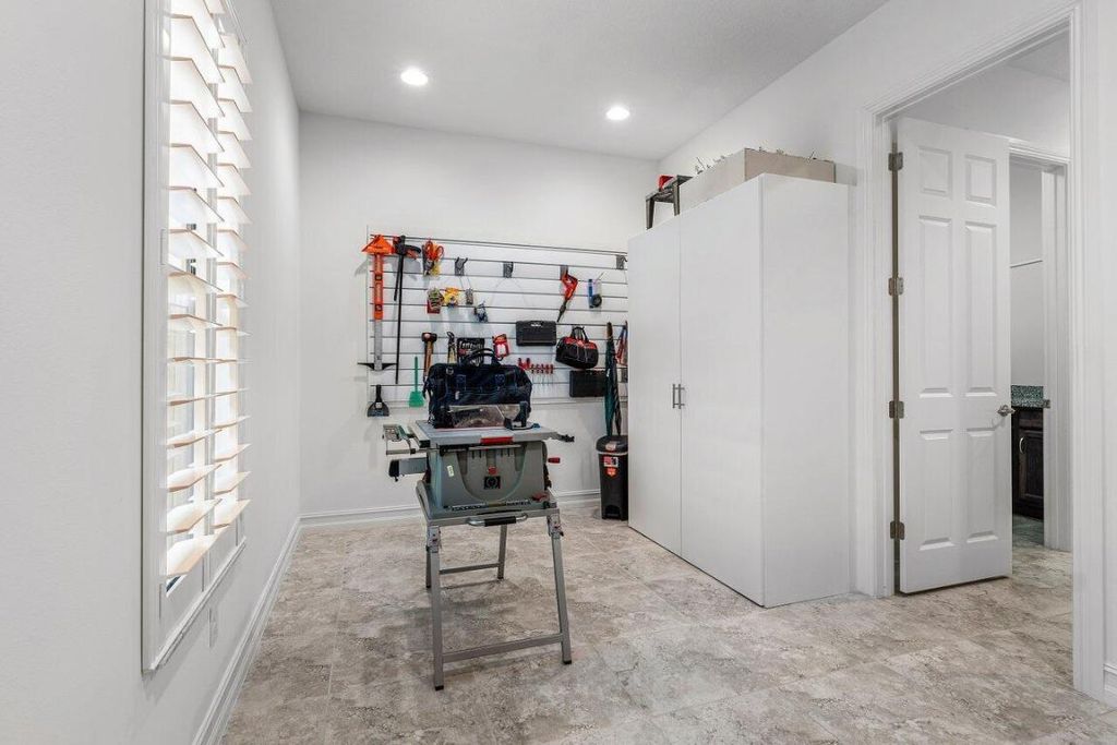 Image 22 of property listing at 9088 Leon Circle E, Parkland, FL 33076