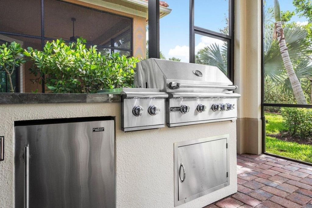 Image 29 of property listing at 9088 Leon Circle E, Parkland, FL 33076