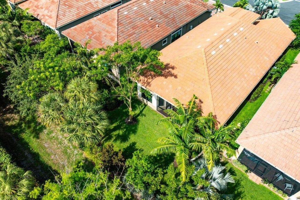 Image 37 of property listing at 9088 Leon Circle E, Parkland, FL 33076