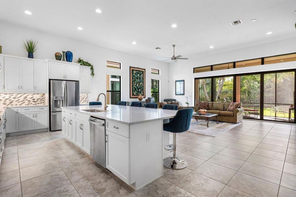 Image 6 of property listing at 9088 Leon Circle E, Parkland, FL 33076