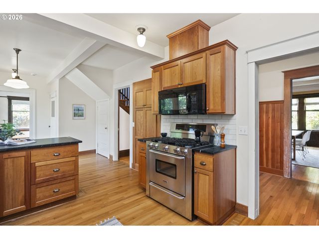 2732 Ne 15TH Ave, Portland, OR 97212