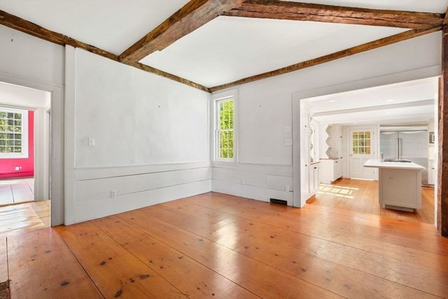 3 Maple St, Sherborn, MA 01770