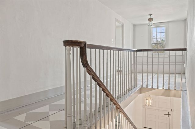 3 Maple St, Sherborn, MA 01770