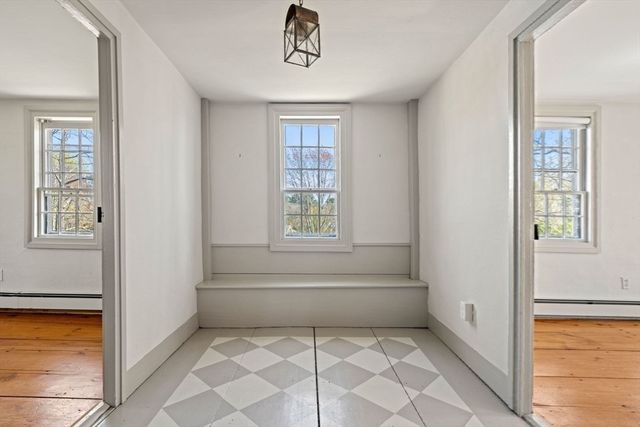3 Maple St, Sherborn, MA 01770