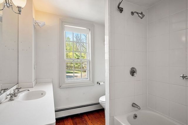 3 Maple St, Sherborn, MA 01770