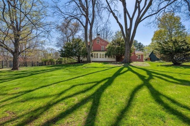 3 Maple St, Sherborn, MA 01770