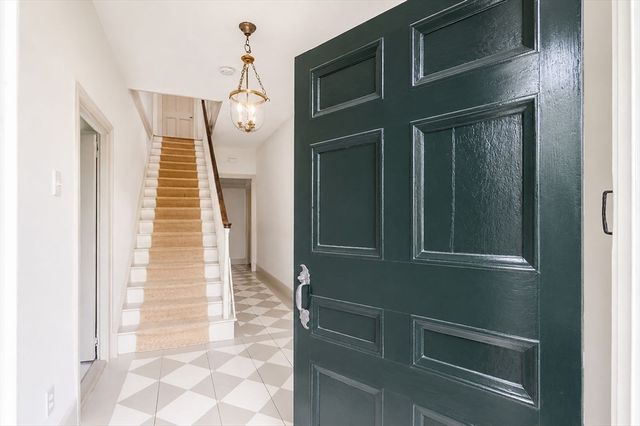 3 Maple St, Sherborn, MA 01770