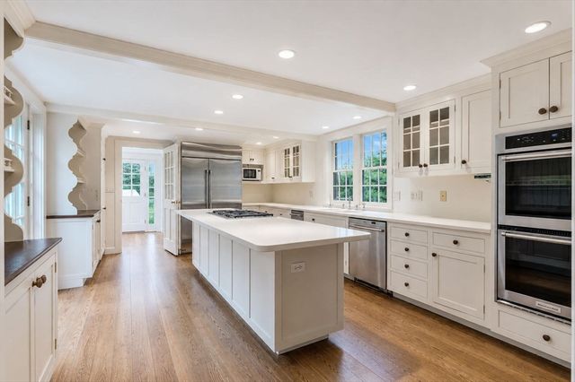 3 Maple St, Sherborn, MA 01770