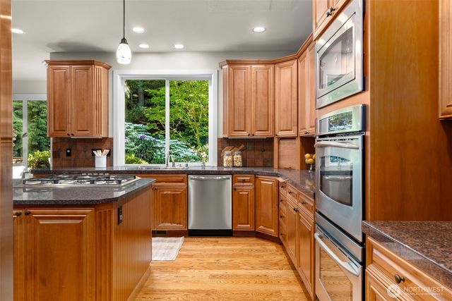 9545 NE Idel Weis Court, Bainbridge Island, WA 98110