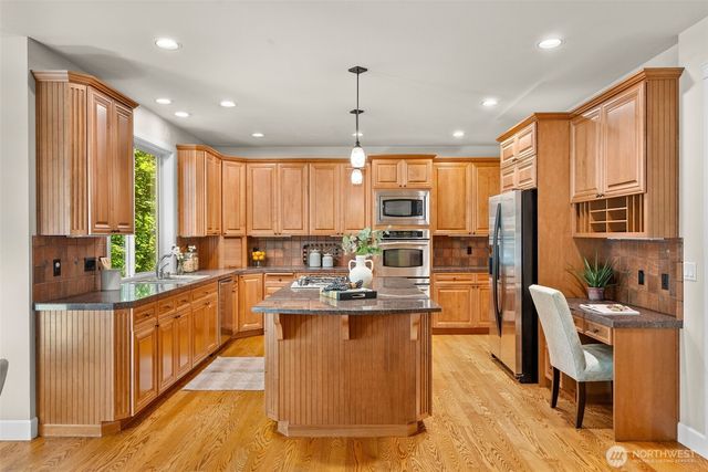 9545 NE Idel Weis Court, Bainbridge Island, WA 98110