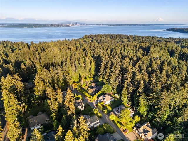 9545 NE Idel Weis Court, Bainbridge Island, WA 98110
