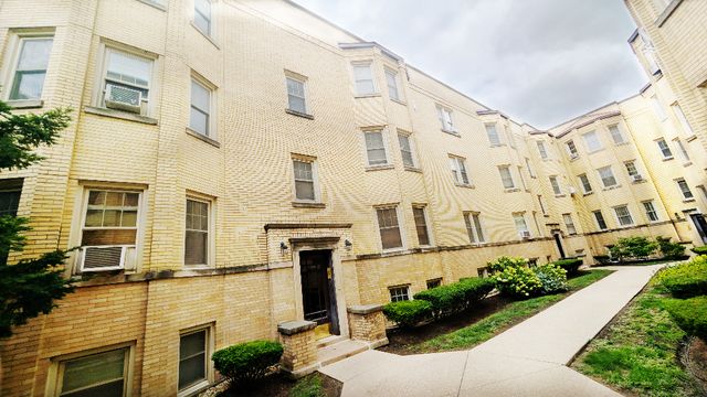 425 Wisconsin Avenue 2W, Oak Park, IL 60302