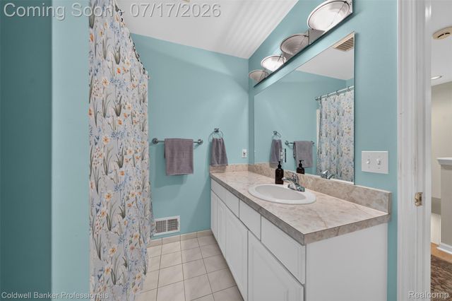 26606 Hales Street, Madison Heights, MI 48071