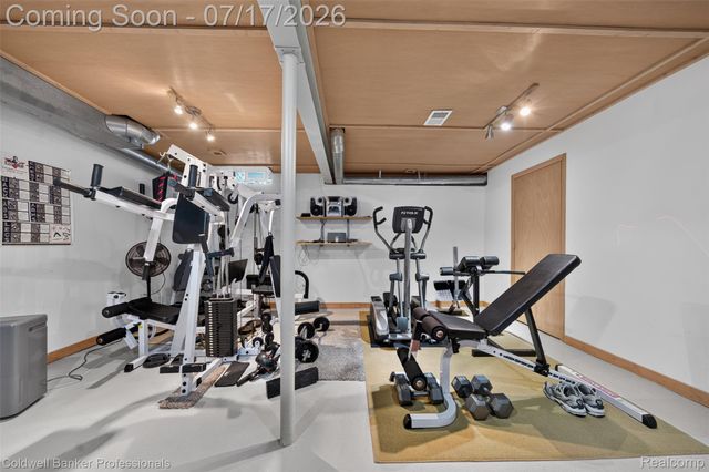 26606 Hales Street, Madison Heights, MI 48071