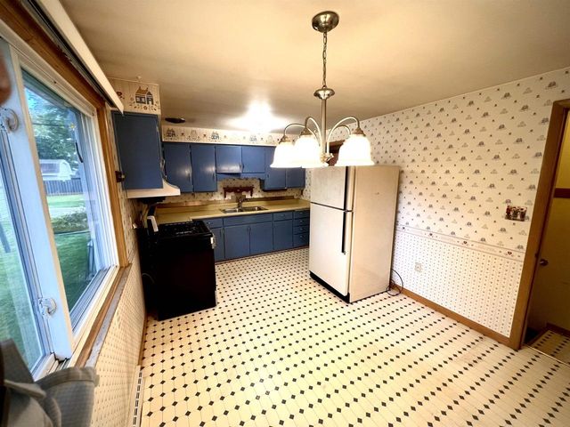 827 COLONIAL AVENUE, Green Bay, WI 54304