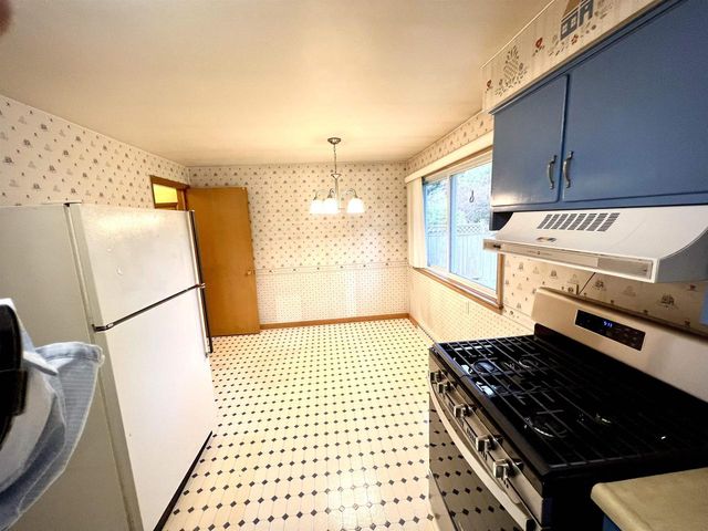 827 COLONIAL AVENUE, Green Bay, WI 54304