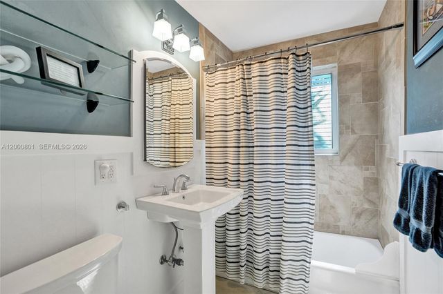 417 NE 29th St, Wilton Manors, FL 33334