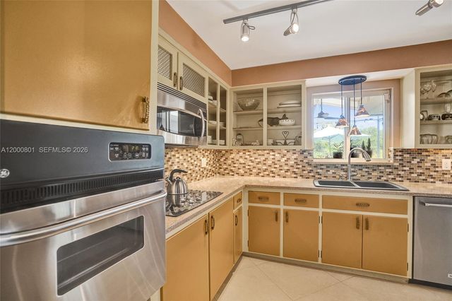 417 NE 29th St, Wilton Manors, FL 33334