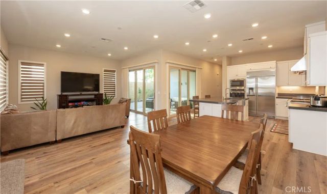 114 Character, Irvine, CA 92618