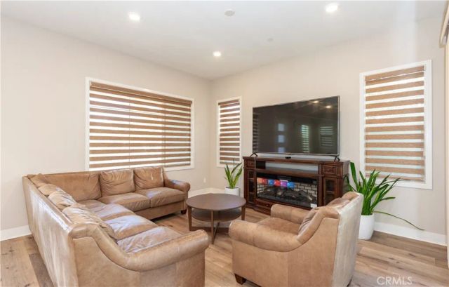 114 Character, Irvine, CA 92618