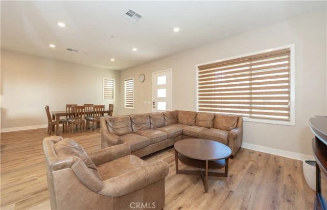 114 Character, Irvine, CA 92618