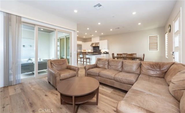 114 Character, Irvine, CA 92618