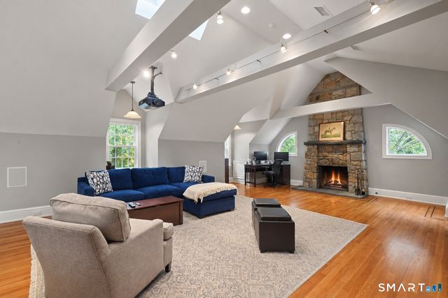 23 Daffodil Lane, Greenwich, CT 06807