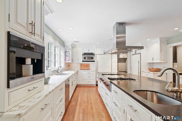 23 Daffodil Lane, Greenwich, CT 06807