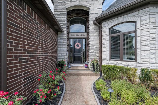 54581 Black Hills Lane, Shelby Twp, MI 48316