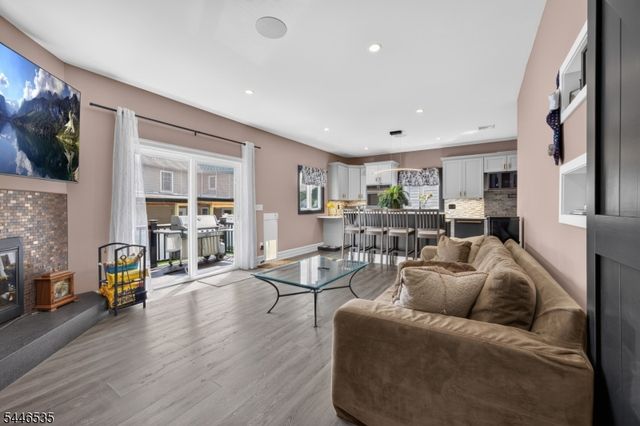 4 Plaza Rd, Fair Lawn Boro, NJ 07410