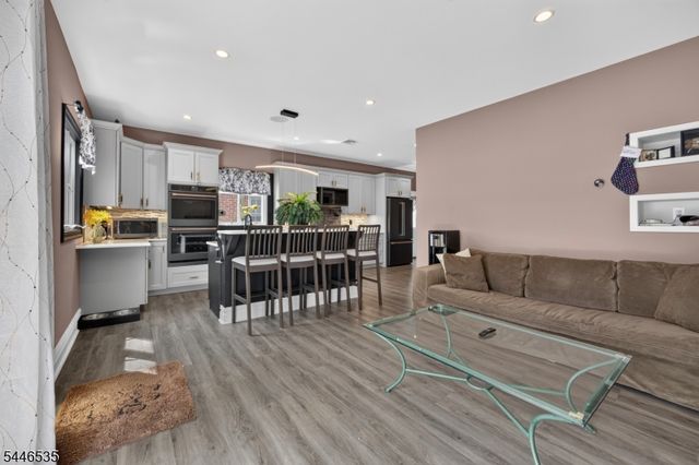 4 Plaza Rd, Fair Lawn Boro, NJ 07410