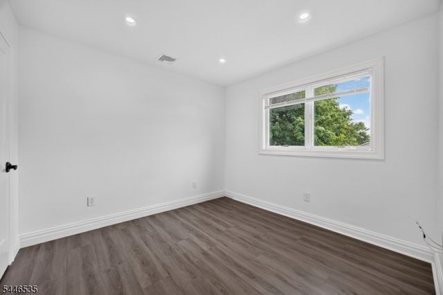 4 Plaza Rd, Fair Lawn Boro, NJ 07410