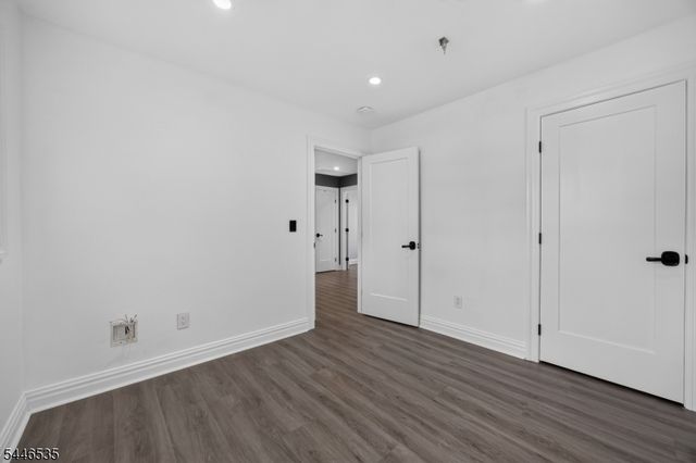 4 Plaza Rd, Fair Lawn Boro, NJ 07410