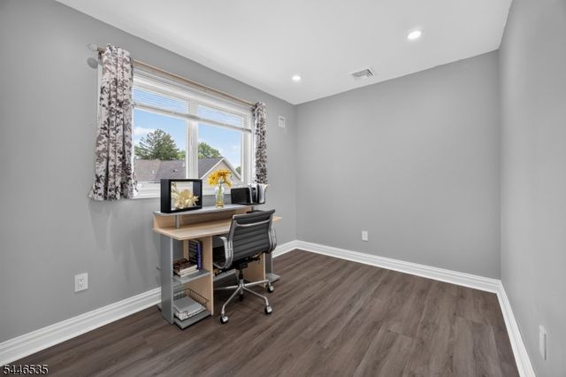 4 Plaza Rd, Fair Lawn Boro, NJ 07410