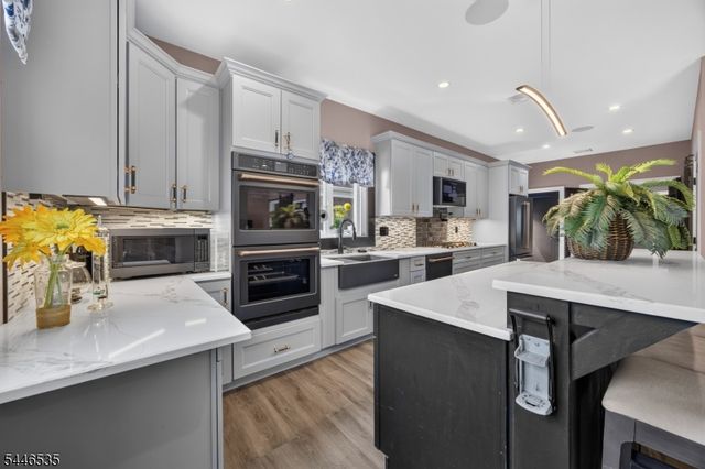 4 Plaza Rd, Fair Lawn Boro, NJ 07410