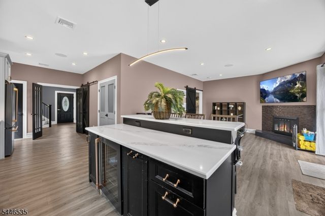 4 Plaza Rd, Fair Lawn Boro, NJ 07410